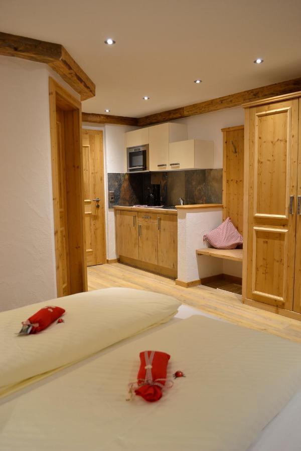Pension Alpenperle Holzgau Exterior photo