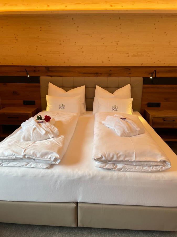 Pension Alpenperle Holzgau Exterior photo