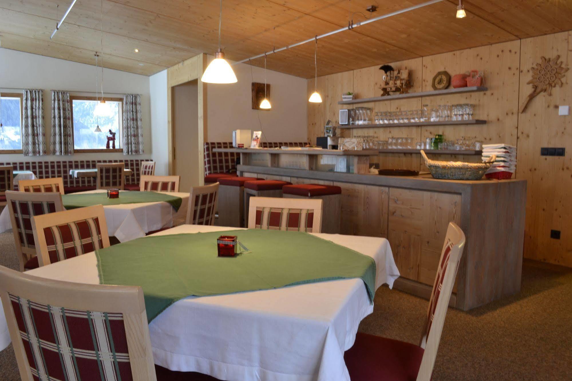 Pension Alpenperle Holzgau Exterior photo